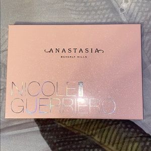 Anastasia Beverly Hills glow kit
